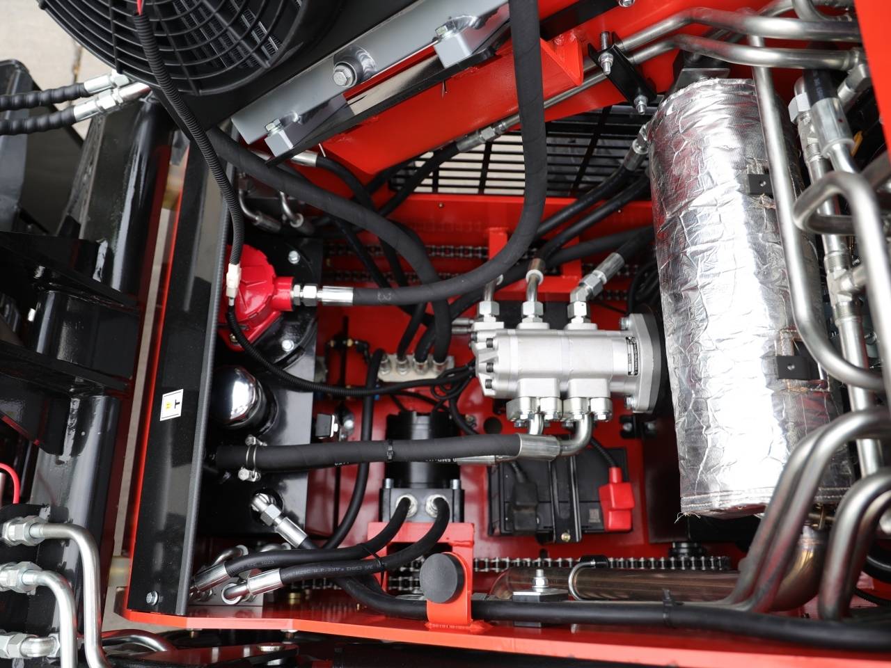 Brand New TYPHON STOMP 1800lbs Mini Skid Steer Loader 23HP Wheel Gas EPA B & S Engine USA