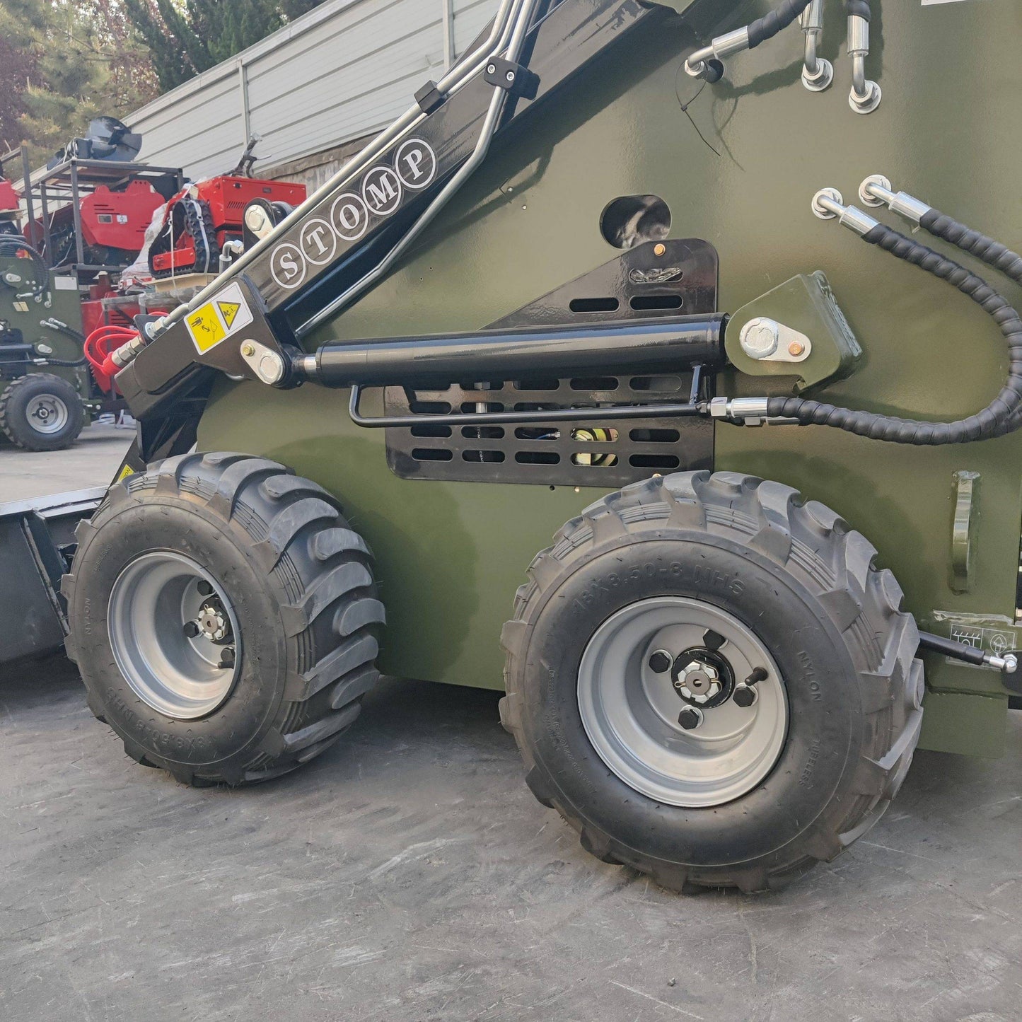 Skid Steer Loader Wheeled 22.1 HP Honda EPA Gasoline Engine for Gardens, Farming