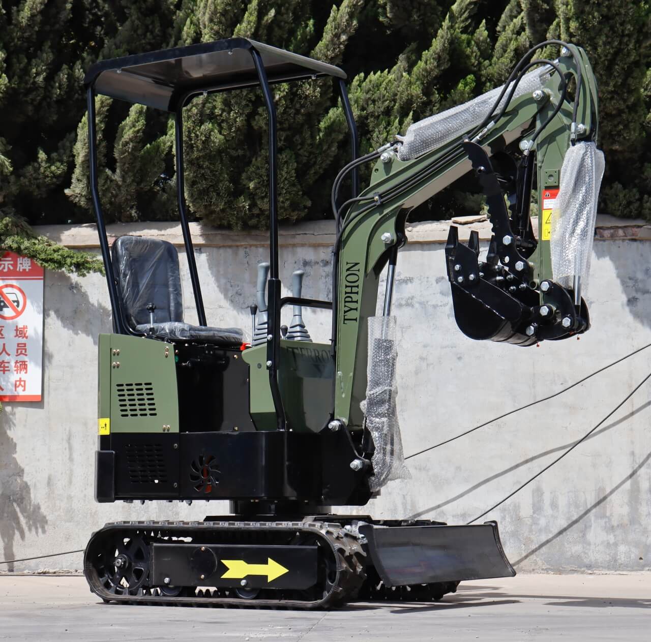 TYPHON TERROR X STORM Mini Excavator 1 Ton Trench Digger with Canopy, Hydraulic Thumb Clip, Bucket